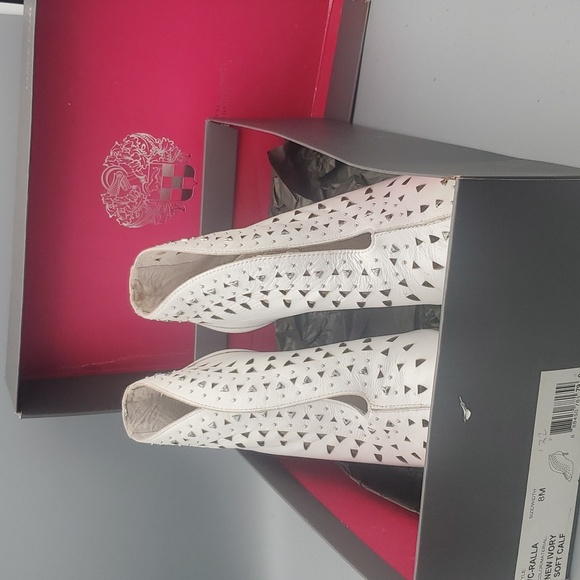 Vince Camuto Ivory White Leather Peep Hole Bootties with Silver studs Size 8 - Picture 14 of 16